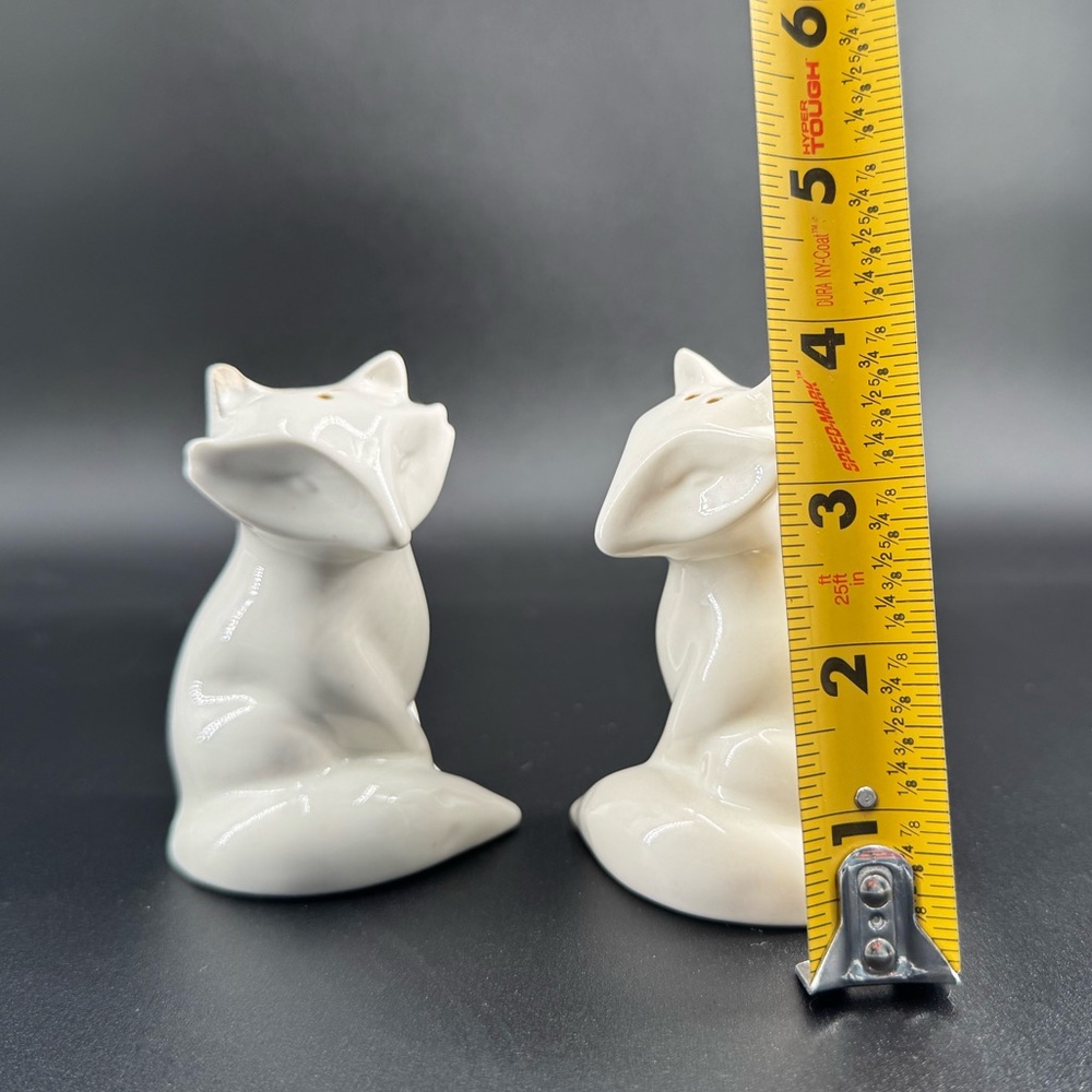 ๐ SOLD OUT ๐ White Fox Salt & Pepper Shakers by ๐๐๐ง๐๐จ๐๐ค๐ก๐ 2014 - Set of 2 - Picture 8 of 8